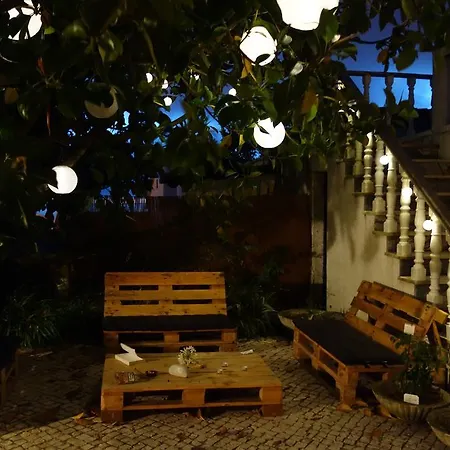 Moka Surfhouse אכסניה